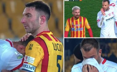 E fyeu me nënë – futbollisti italian Meggiorini fillon të qajë në fushë