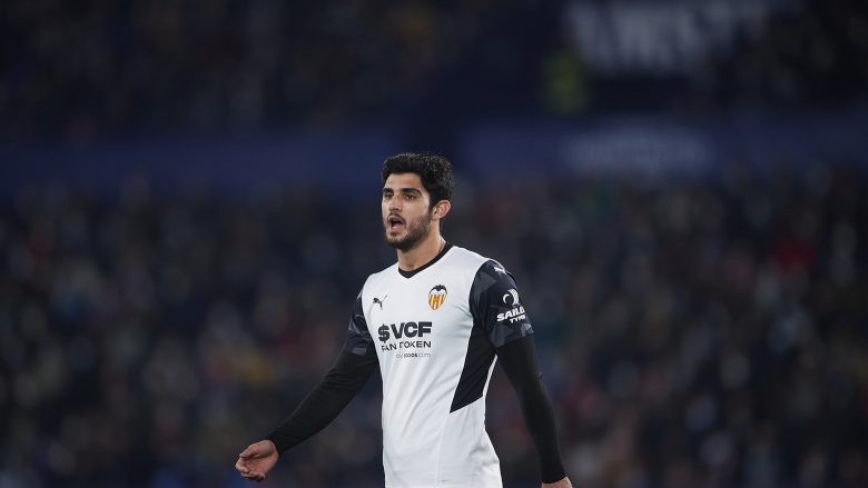 Jo në verë, Roma në ‘luftë’ me kohën për ta transferuar gjatë ditës Goncalo Guedes