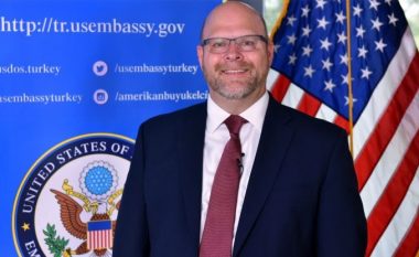 Ambasadori amerikan, Hovenier: Sovraniteti dhe integriteti territorial i Kosovës nuk janë në pyetje