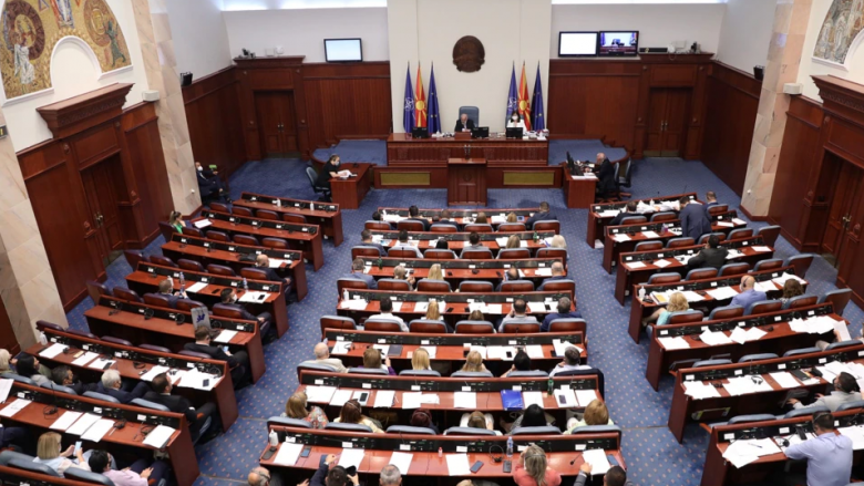 LSDM dhe OBRM-PDUKM përplasen në Kuvend për legjitimitetin e Qeverisë së re