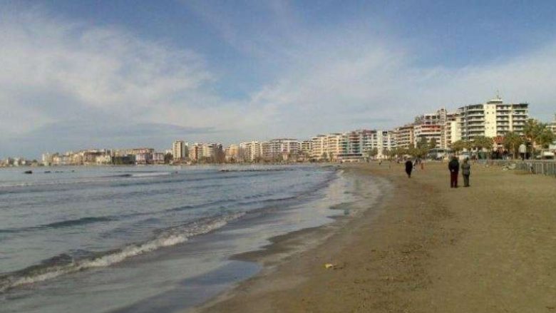 Popullohet bregdeti i Durrësit, i preferuar edhe gjatë ditëve të para të vitit