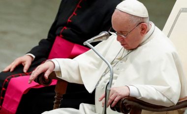 Papa Françesku iu thotë prindërve të mbështesin fëmijët e tyre homoseksualë