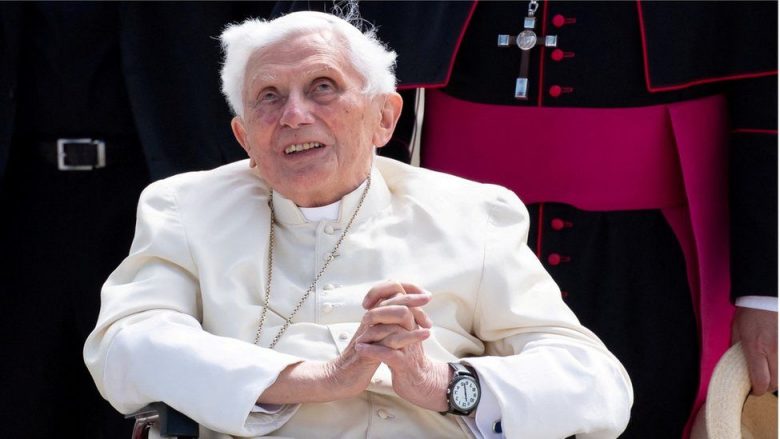 Ish-papa Benedikti dështoi të vepronte për raste të abuzimit të fëmijëve – zbulon një hetim