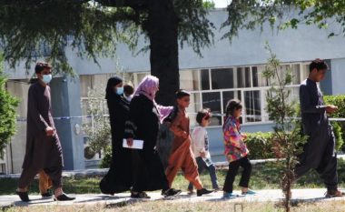 Shtyhet afati i qëndrimit të afganëve dhe ukrainasve të mbetur në Shqipëri