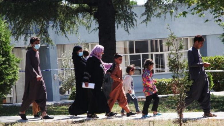 “Financial Times”: Shqipëria, nga vendi i izoluar në strehën e refugjatëve