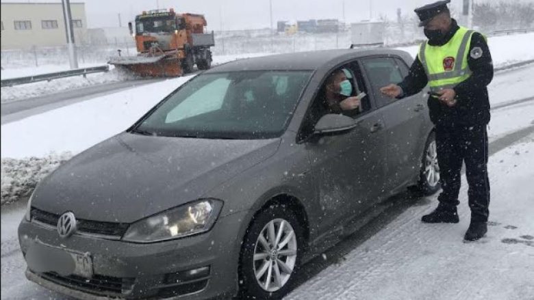 Ferizaj, për një javë patrullat e policisë me rroba civile dhe uniforma shqiptojnë rreth 1,600 gjoba në trafik