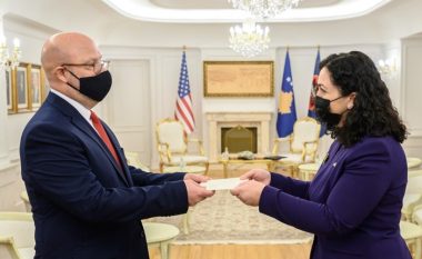 Osmani pranon letrat kredenciale nga ambasadori amerikan Hovenier: S’gjeni aleat më besnik se Kosova