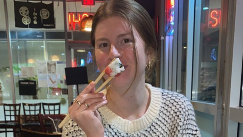 Danielles mori pjesë në lojën sfiduese: Ajo hëngri 32 rrotulla sushi, por nuk shkoi gjithçka siç planifikoi