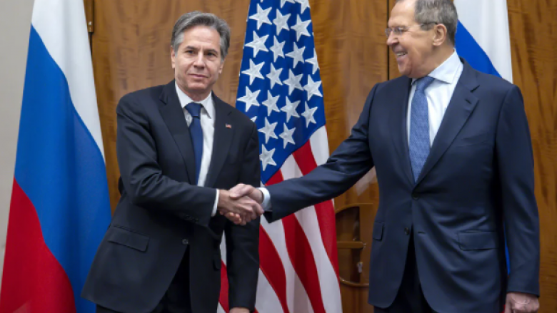 Blinken pas takimit me Lavrov: Problemin ukrainas mund ta zgjidhim me diplomaci ose konflikt