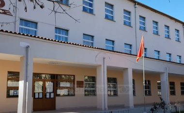 Infektohen nxënës e mësues, gjimnazi profesional i Korçës kalon në mësim online