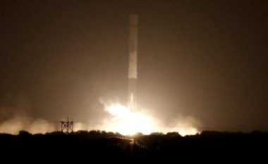 Raketa e Elon Musk që mbeti në hapësirë është rrugës për t’u përplasur në Hënë