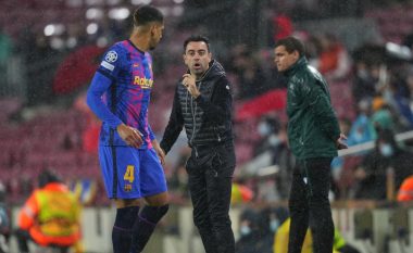 Xavi kërkon nga drejtuesit e klubit të rinovojnë kontratën me Araujon