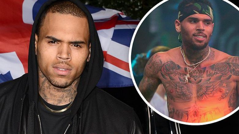 Chris Brown paditet për përdhunim, i kërkohen afro 18 milionë euro dëmshpërblim