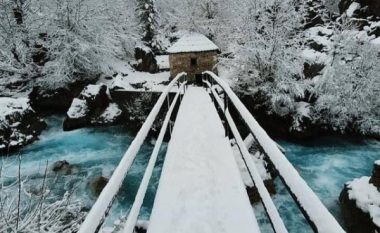 Vazhdojnë reshjet e borës në veri të Shqipërisë, temperatura deri në minus 12 gradë Celcius