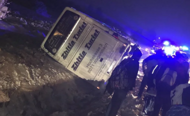 Autobusi i aksidentuar në Krushevc, MPJD: Zyrtarët tanë i kanë vizituar të lënduarit edhe në spital