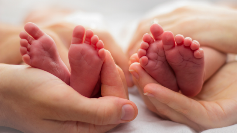 Foshnjat e para të lindura në Sarajevë në vitin 2022 janë binjakë