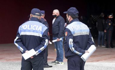 Arrestohen dy policë, liruan të kërkuarin në këmbim të 10 mijë eurove