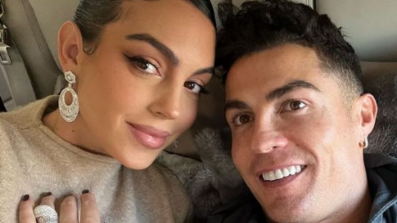 Georgina Rodriguez tregon barkun e rrumbullakosur në plazhin e Dubait, shfaqet e lumtur përkrah Cristiano Ronaldos dhe fëmijëve të tyre