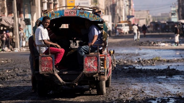 Bandat dogjën për së gjalli dy gazetarë në Haiti