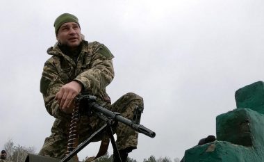 Gjermania e ndihmon me helmeta Ukrainën, Klitschko: Çfarë do të na dërgoni më pas, jastëkë?