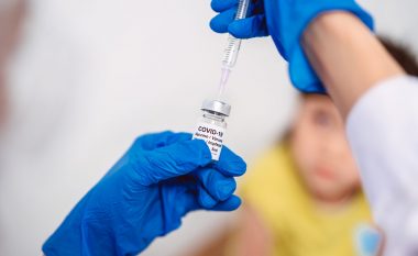 Shumë nxënës të infektuar me COVID-19 në Kosovë, pritet rekomandimi për vaksinimin e fëmijëve nën 12-vjeç