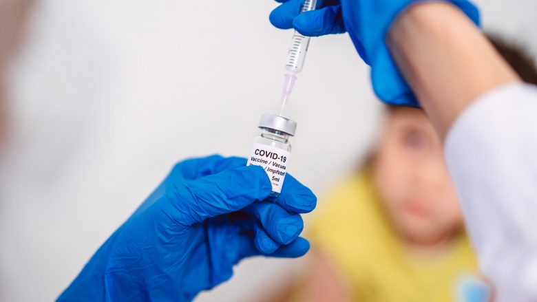 Shumë nxënës të infektuar me COVID-19 në Kosovë, pritet rekomandimi për vaksinimin e fëmijëve nën 12-vjeç
