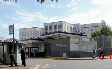 SHBA urdhëron familjet e stafit të ambasadës të largohen nga Ukraina