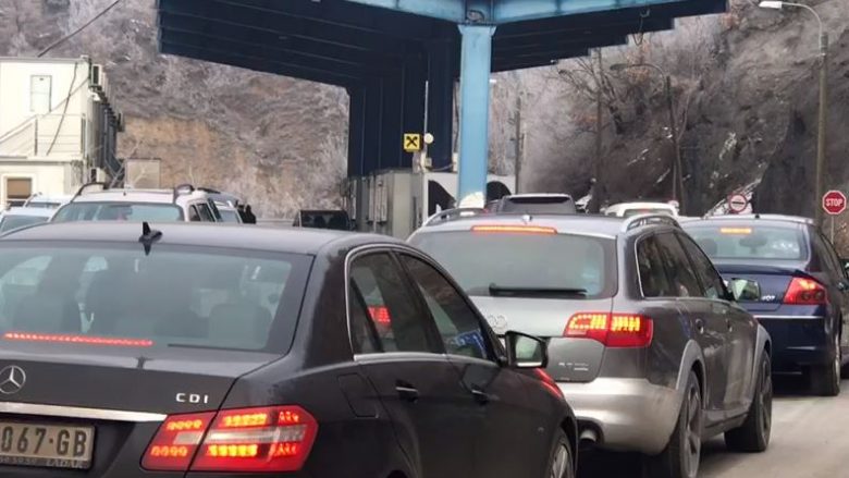 Bllokimi i rrugëve nga protestuesit në Serbi, apelohet që të shmanget kalimi kufitar në Jarinë