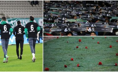 Lot e dhimbje në ndeshjen e parë të Konyaspor pa Ahmet Çalik – tifozët gjuajnë lule në fushë dhe thirrje për mbrojtësin e ndjerë