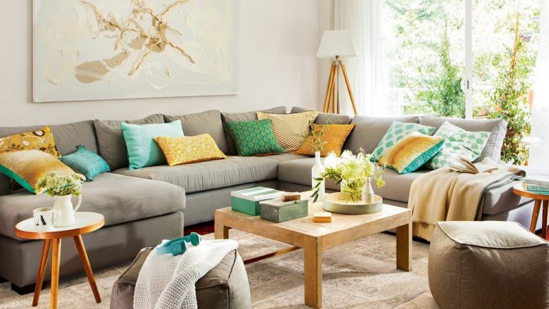 Ku të vendosni një divan në dhomën e ndenjes? Nëse mundemi, duhet të respektojmë qëndrimet e mëposhtme