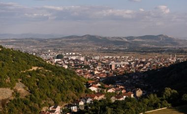 Lugina bojkoton referendumin në Serbi