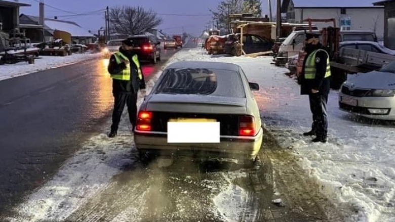 Vazhdojnë patrullimet e policisë për ngritjen e sigurisë në trafik dhe parandalimin e përhapjes së COVID-19