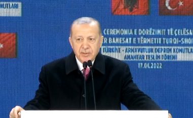 Erdogan në Laç: 522 apartamentet e reja kushtuan 42 milionë Euro, t’i gëzojnë përfituesit