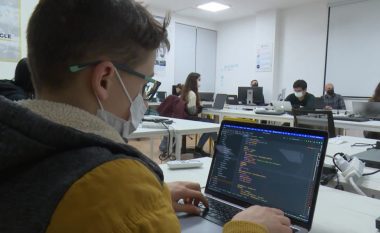 Studentët shqiptarë iu përkushtohen programeve moderne të kodimit