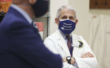 Fauci: Omicron mund të mbingarkojë spitalet në SHBA