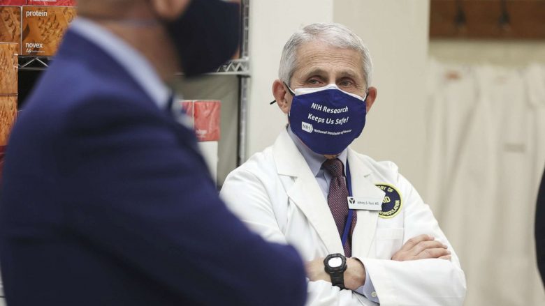 Fauci: Omicron mund të mbingarkojë spitalet në SHBA