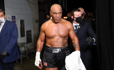 Mike Tyson po ngjitet sërish në ring - por kësaj radhe me një 'amator' të konvertuar në boksier