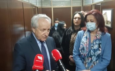 Dëshmia e tri vaksinave për hyrje në Kosovë, sqarohet ministri Latifi