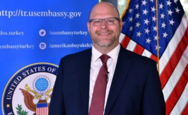 Jeff Hovenier sot merr detyrën e ambasadorit të SHBA-së në Kosovë