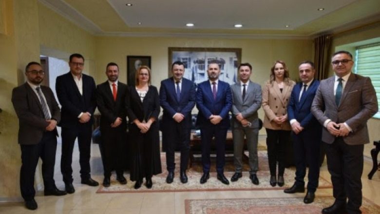 ​Komisioni për Legjislacion takon ministrin e Drejtësisë së Shqipërisë, diskutohet për Vetting