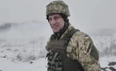 Legjenda e boksit, Vitali Klitschko nis stërvitjet me rezervistët ushtarakë të Ukrainës