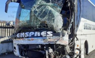 Një autobus me pasagjerë nga Kosova është aksidentuar në Bullgari, vetëm shoferi i lënduar lehtë