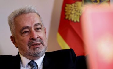 Nën frikën e shkarkimit prej postit të kryeministrit, Krivokapiq merr kompetencat ministrore të Malit të Zi