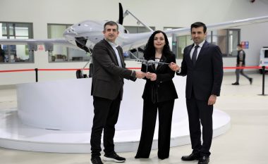 Osmani vizitë në Turqi me ftesë të presidentit Erdogan, viziton një kompani që prodhon dronë ushtarak