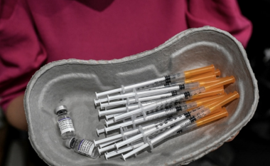 CDC: Mbrojtja nga dozat përforcuese bie pas katër muajsh