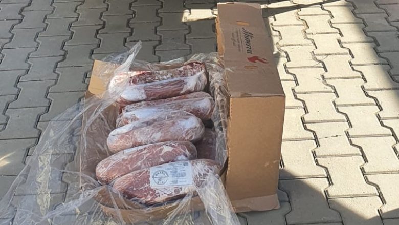 Sekuestrohen 3 mijë kg mish me prejardhje nga Brazili, dyshohet se u fut ilegalisht nga Maqedonia e Veriut në Kosovë