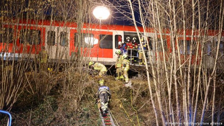 Aksident hekurudhor në Gjermani, përplasen dy trena – një i vdekur dhe mbi 30 të lënduar