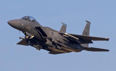 Tetë aeroplanë luftarakë F-15 të SHBA-ve arrijnë në Poloni