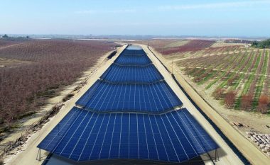 Panelet solare mbi kanalet e ujit, do të mund të prodhonin 13 GW energji elektrike për Kaliforninë