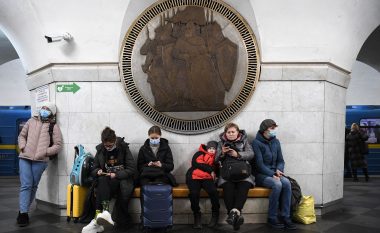 Stacionet e metrosë së Kievit shndërrohen në bunkerë të improvizuar